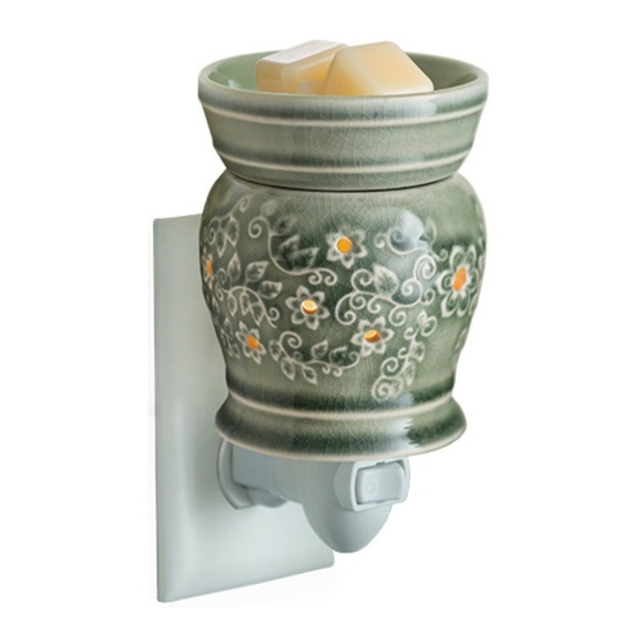Candle Warmers Etc Other - Pluggable Candle Warmer "Perennial"